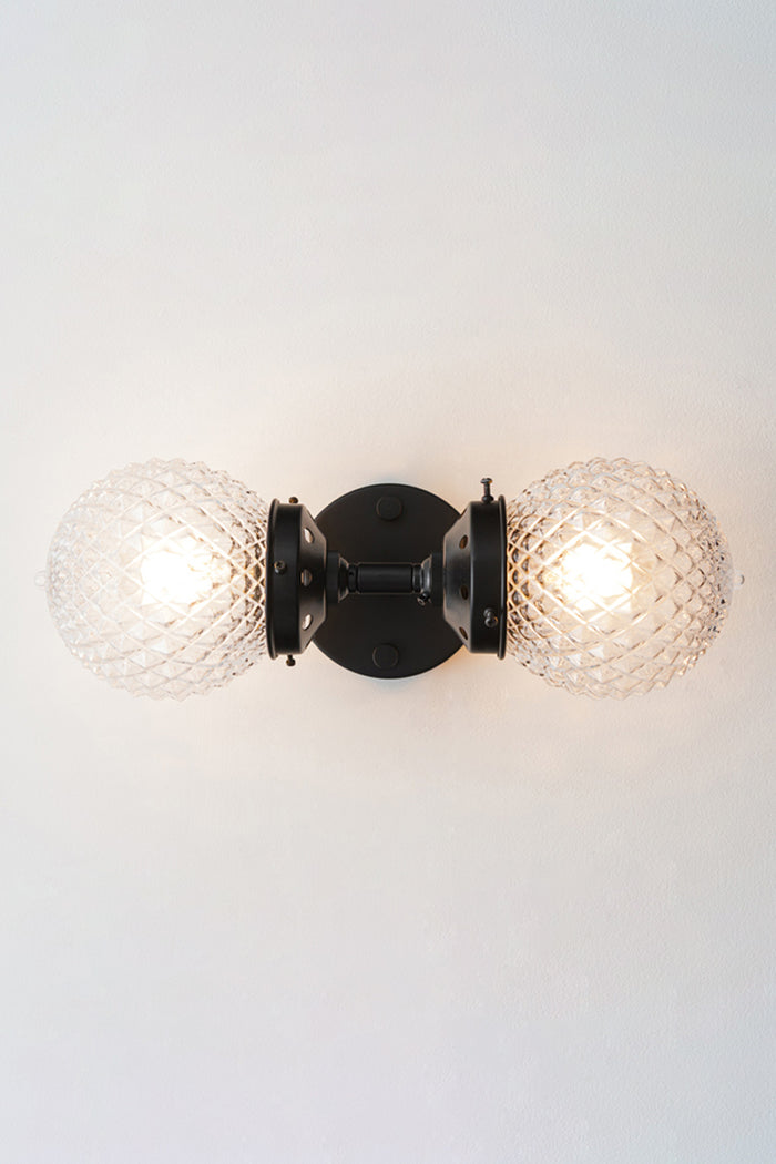 Dual lampholders provide balanced illumination either horizontal or vertical