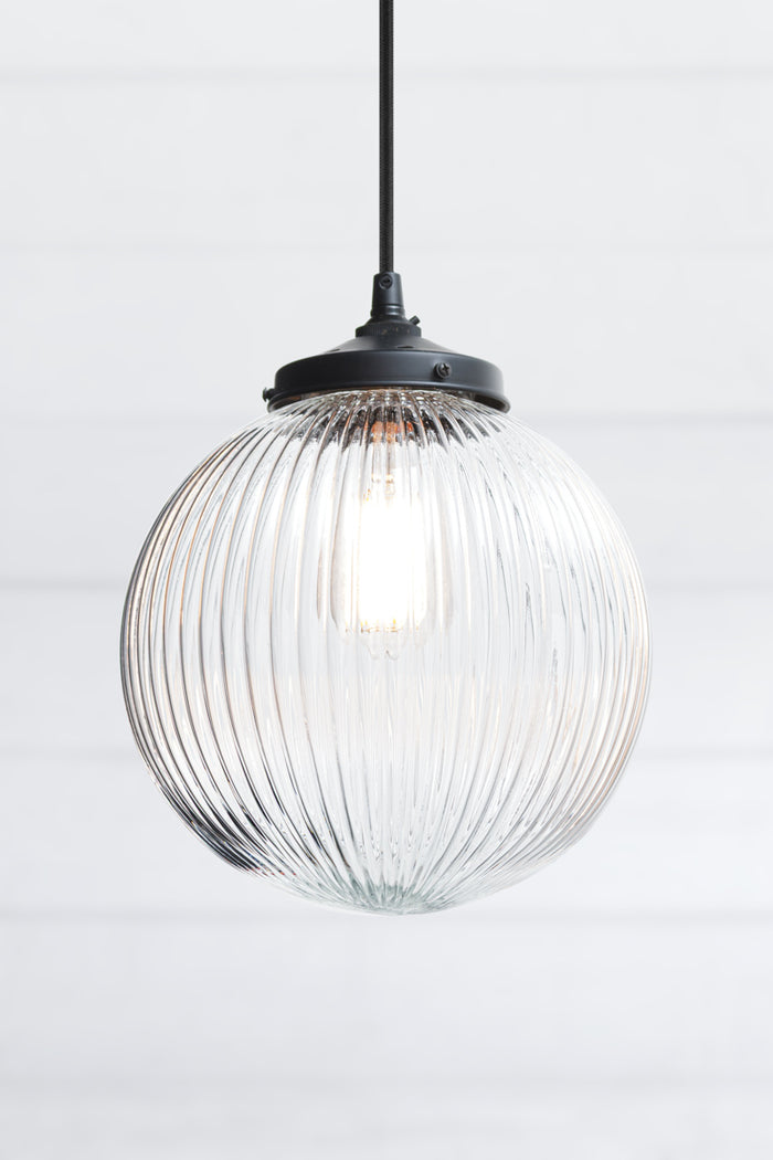 Round Black / Clear Medium