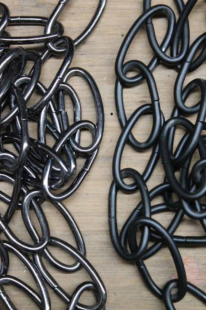 Supplied with both black nickle chain and black chain so that you can choose which you prefer.