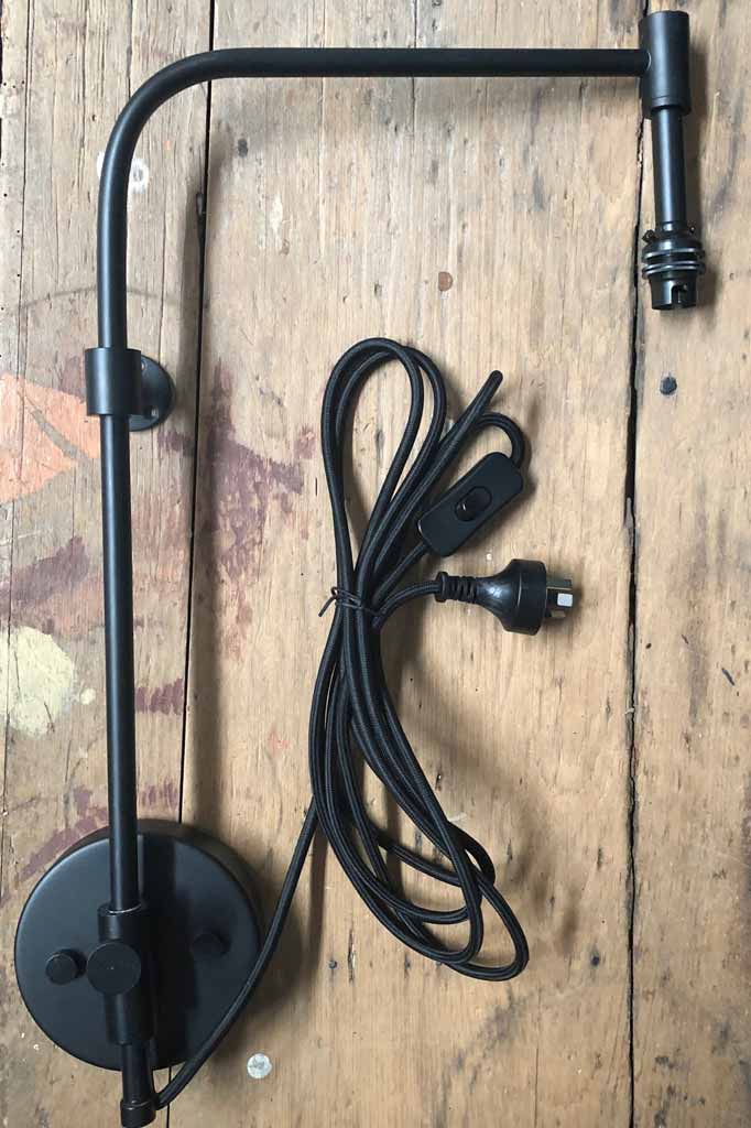 Win Black Arm with Wall Plug / Black
