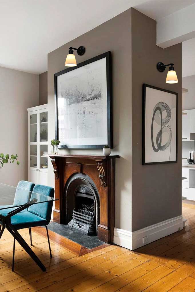 2 Swivel arm wall light with black sconce in a living room