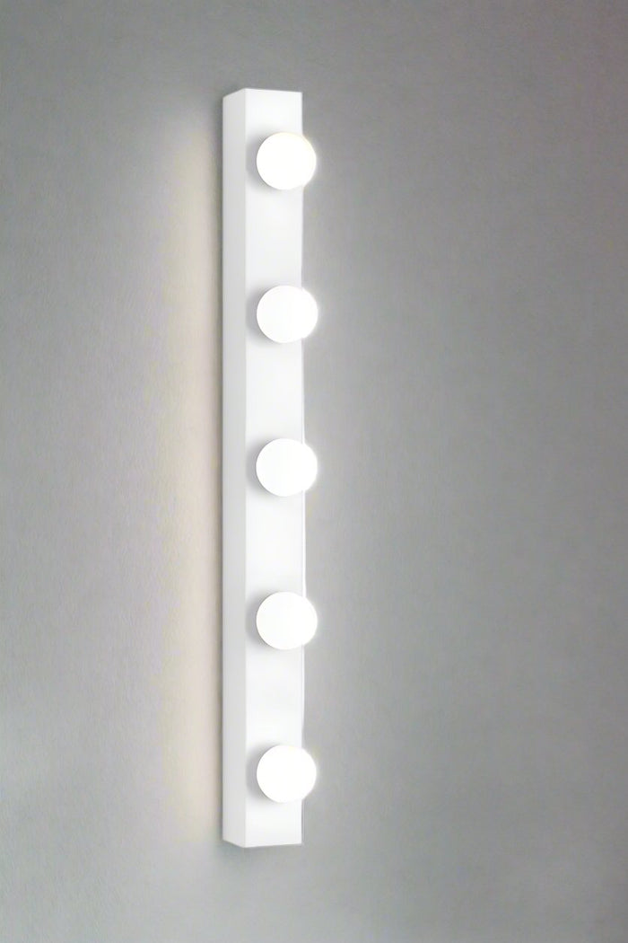Virtical view of the white vanity stip light