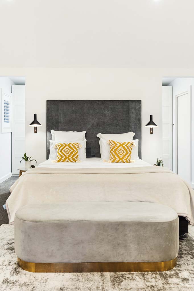 Space-saving lighting to a bedroom