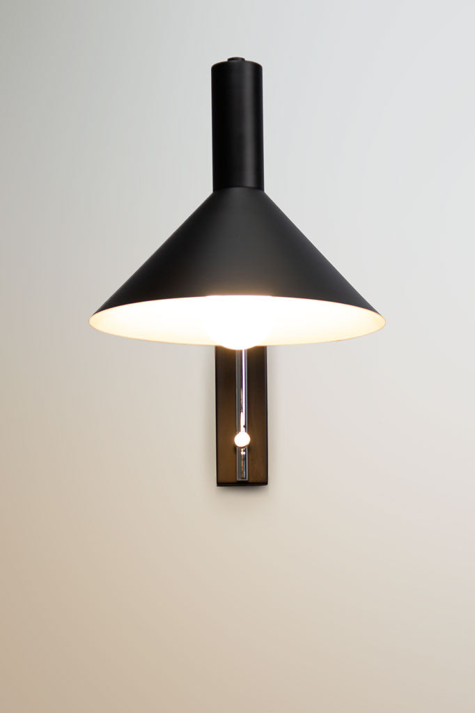 Space-saving wall light to any room