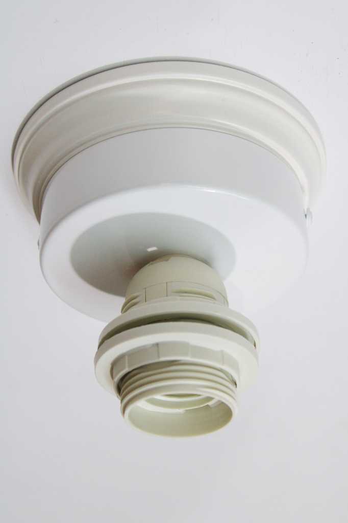 White lampholder.