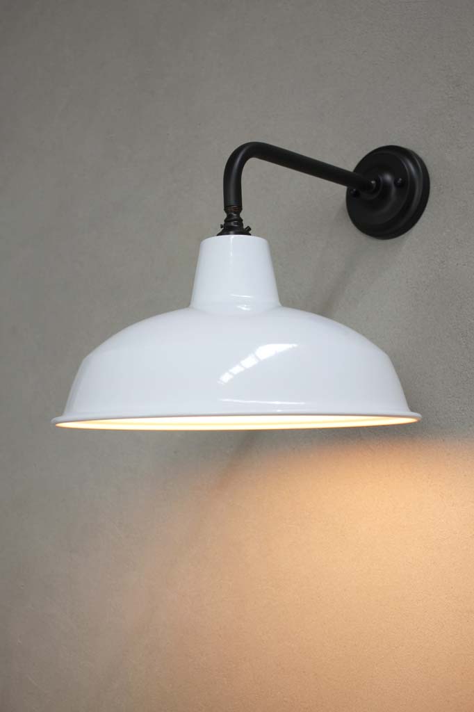 Black (Steel Sconce) / White