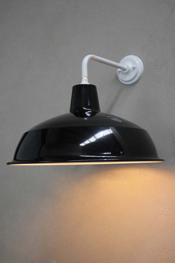 White (Steel Sconce) / Black